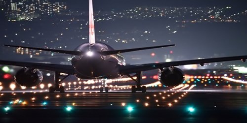 American Airlines to now being back warm meals to airport lounges